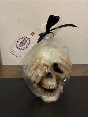 Mortar and Bone Skull Candle
